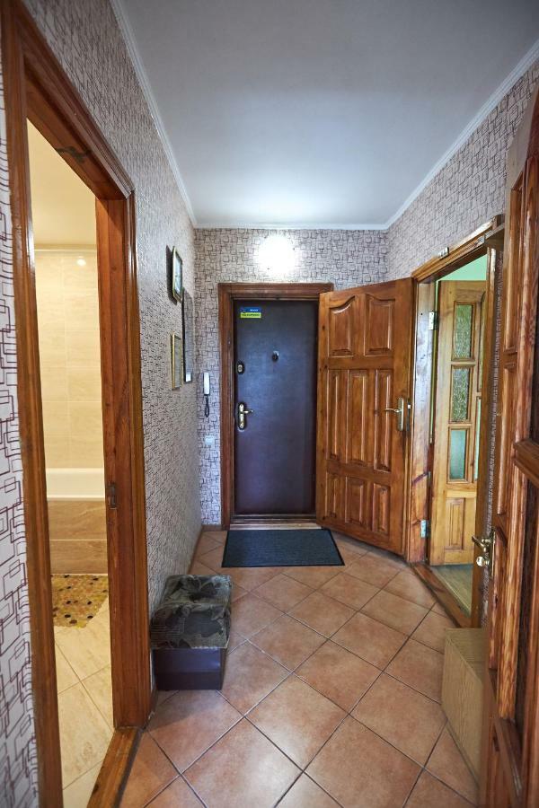 Babylon Apartments On Kievskaya Street รีฟเน ภายนอก รูปภาพ