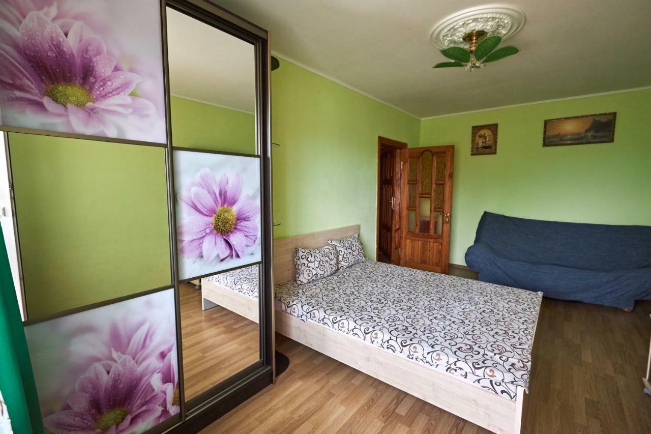 Babylon Apartments On Kievskaya Street รีฟเน ภายนอก รูปภาพ